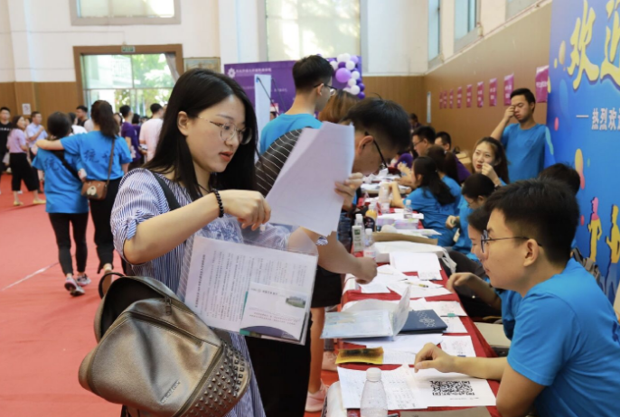 高考学生迎来“坏消息”，大学“学费”要上涨，下半年将开始实行