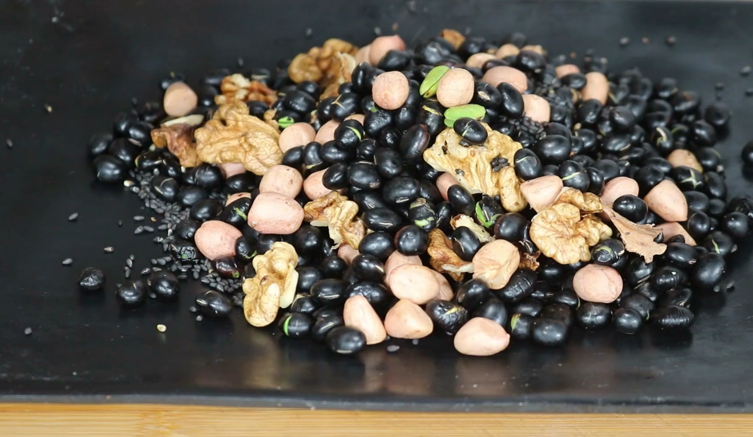 一定多吃黑豆，营养健康食品，不煮粥不打豆浆，越吃越精神