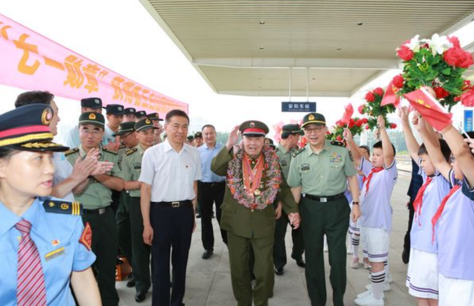 2021年授勋，中央下令将河北老兵抬进人民大会堂，他有何特殊身份