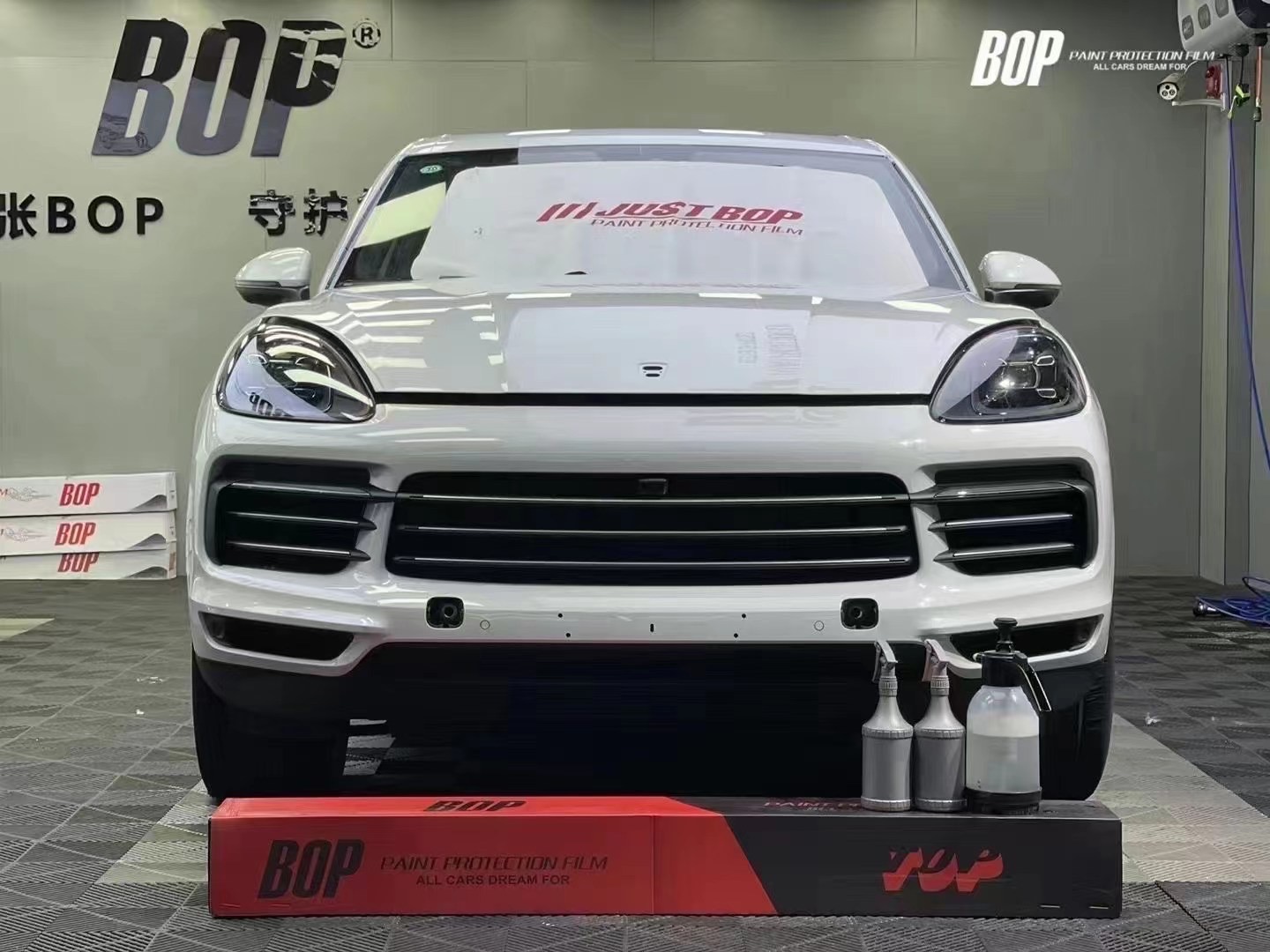 像极火辣的辣椒，来看看这辆保时捷卡宴