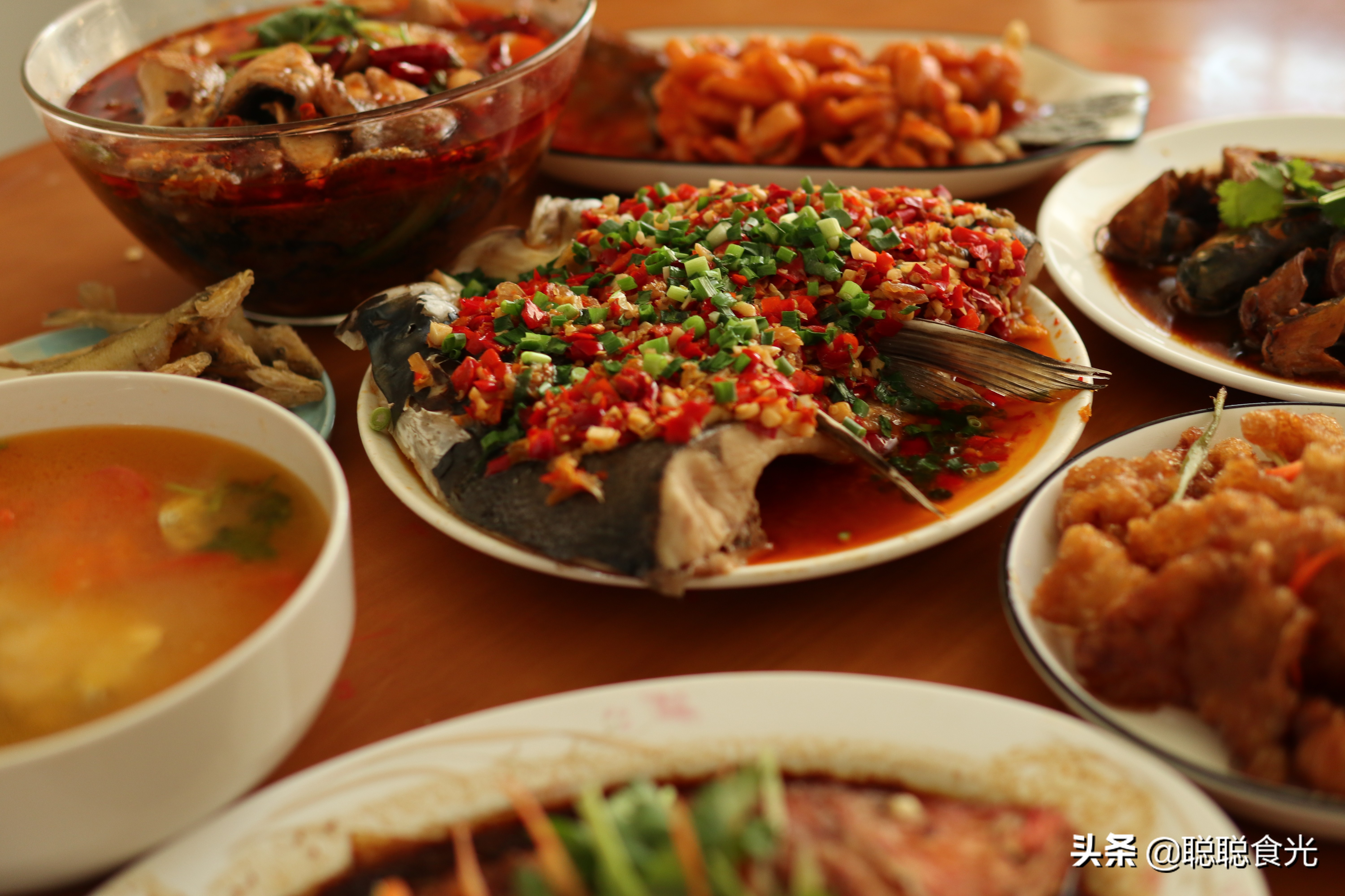 年夜饭媳妇给全家做全鱼宴,8种鱼8种做法,寓意"年年有余"