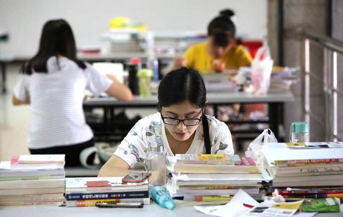 “读研”与“不读研”，两者之间有什么区别？看这3张图就了解了