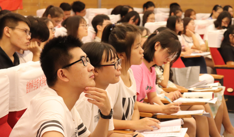 大学生毕业后，学生档案转到哪里更可靠，学生要提前了解