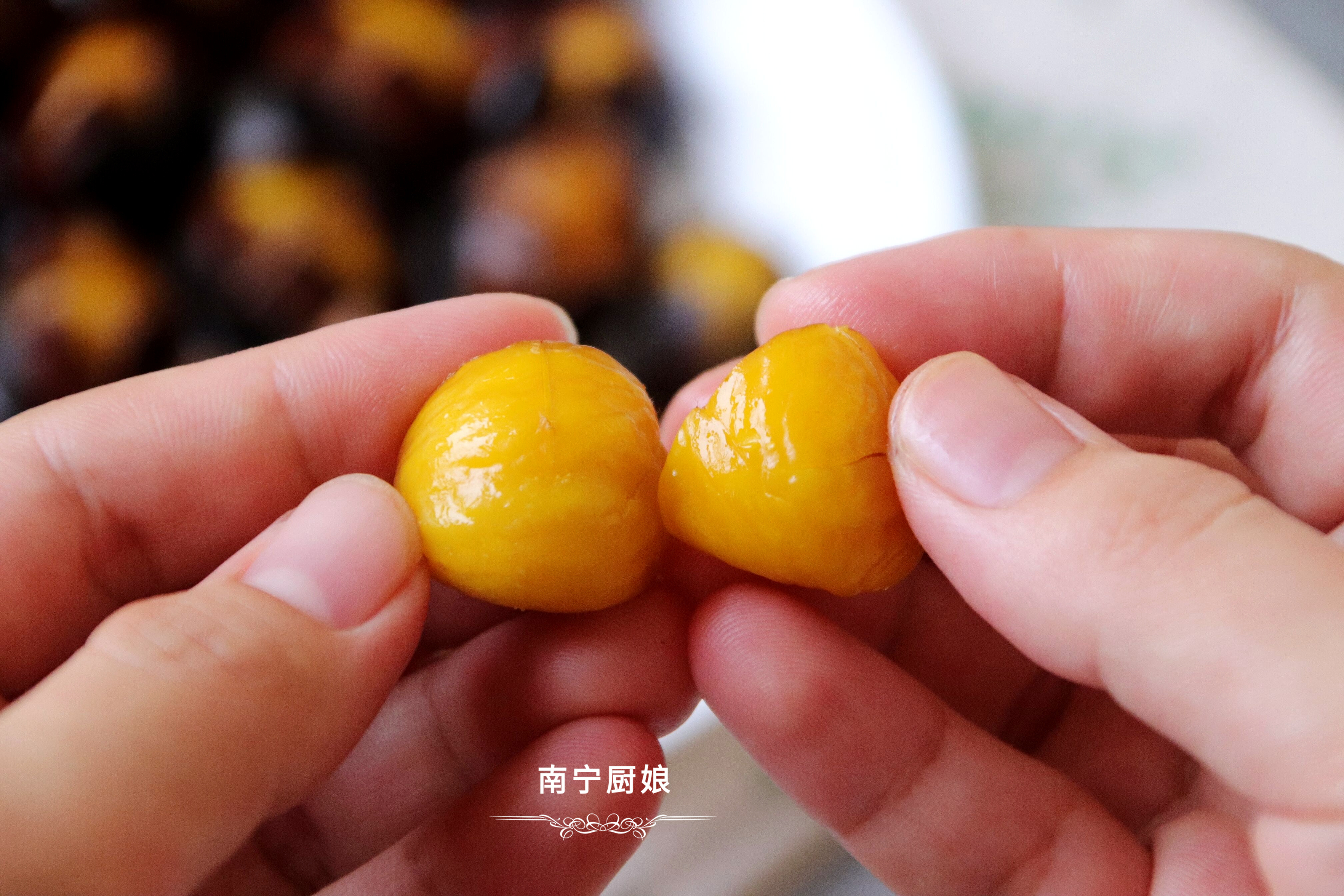 糖炒板栗原来做法这么简单，一个电饭锅就搞定，个个开花香甜粉糯