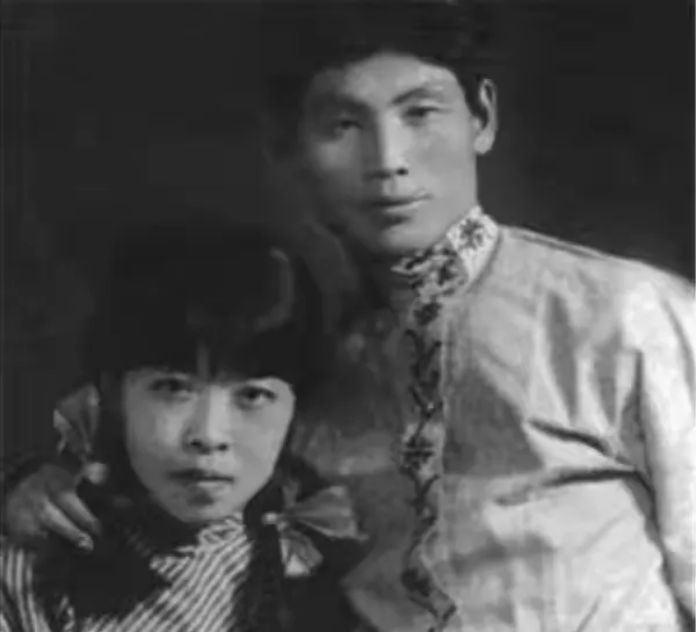 鲁迅爱徒萧红：2次怀孕被抛弃，与4个男人有纠缠，31岁悲惨离世