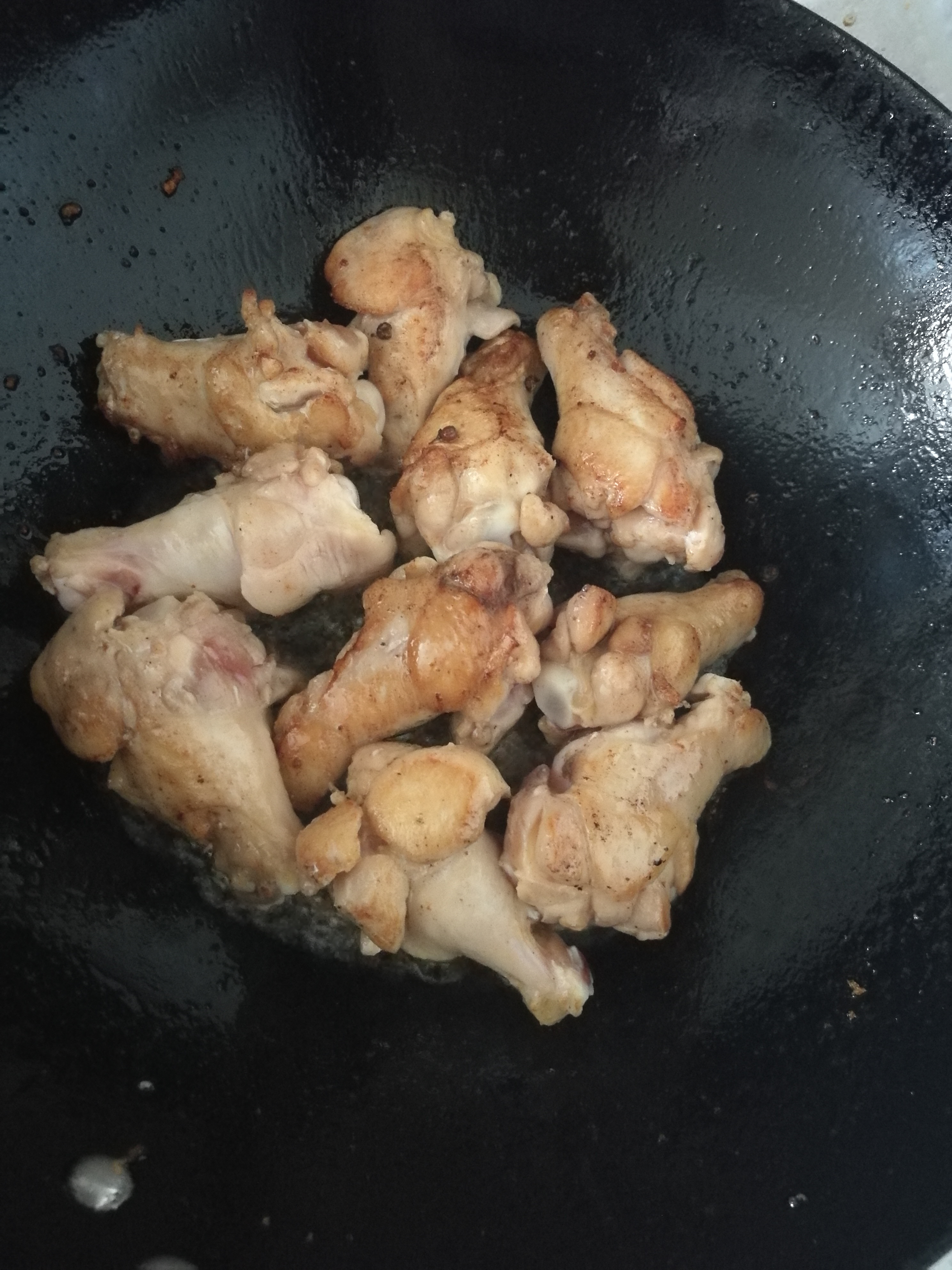 做了三道菜，娃说：“表扬你今天做的饭”，我心里乐开了花