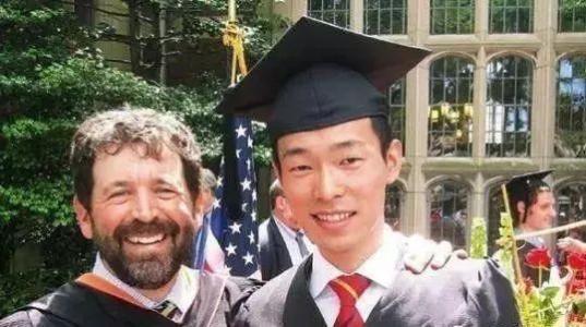 耶鲁大学毕业的高材生，放弃百万年薪，只为做月薪一千多的村官