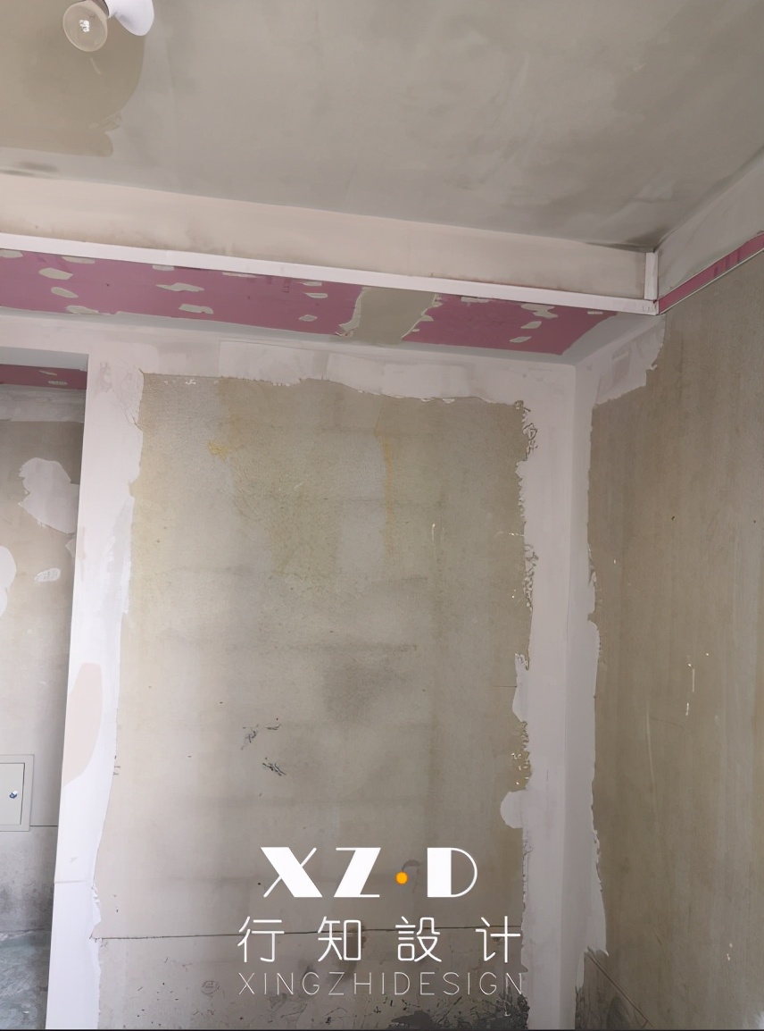 施工跟踪：电视墙暖咖色，其他墙面浅灰色，设计师不同阶段分享