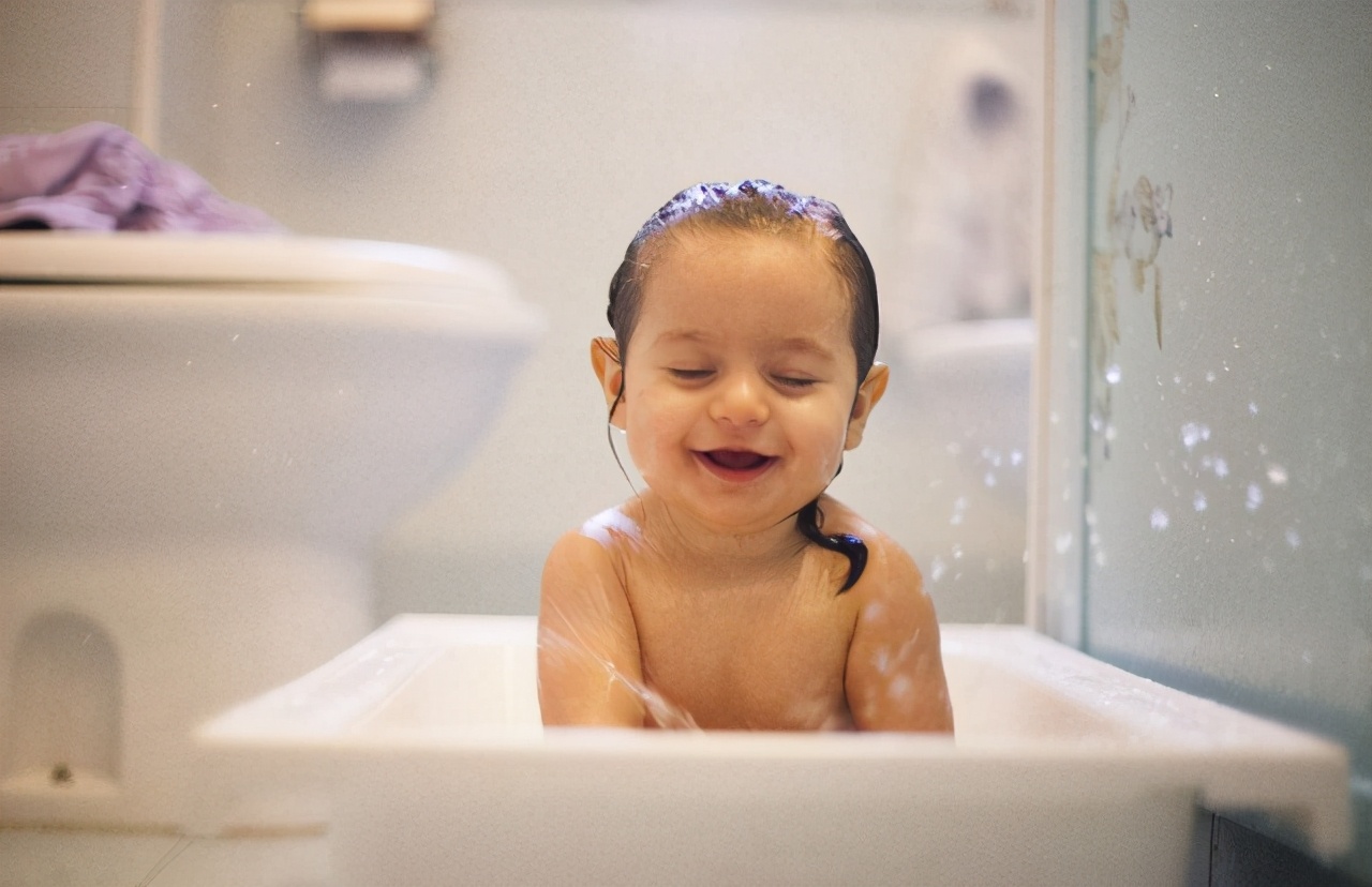 洗头儿童素材-洗头儿童图片-洗头儿童素材图片下载-觅知网