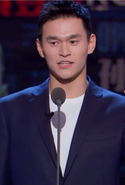 日薪百万还不够，镀金的明星们连学历也要抢占特权？