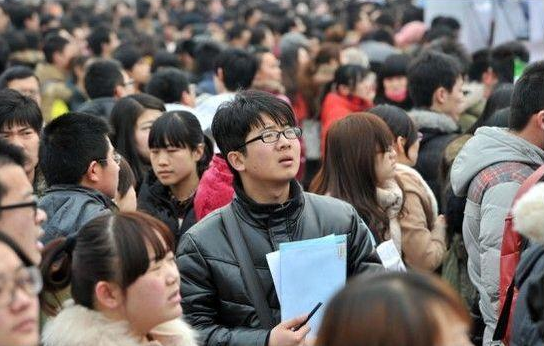 大一新生入学后要不要迁户口？提前做好了解，避免未来吃大亏