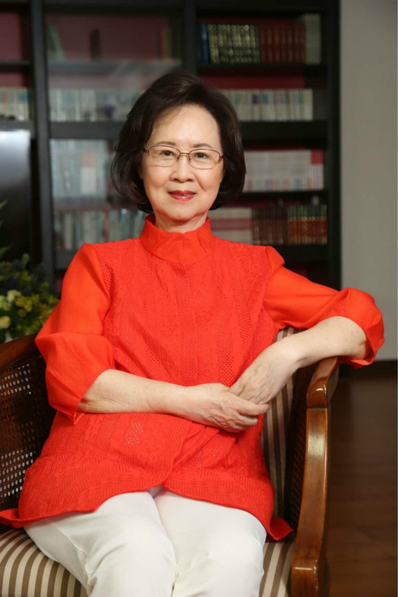 琼瑶的“励志人生”：2次高考落榜，3段辛酸情史，终成言情教母