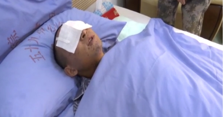 二十七岁时荣立一等功，“排雷英雄”杜国富，如今享受什么待遇？