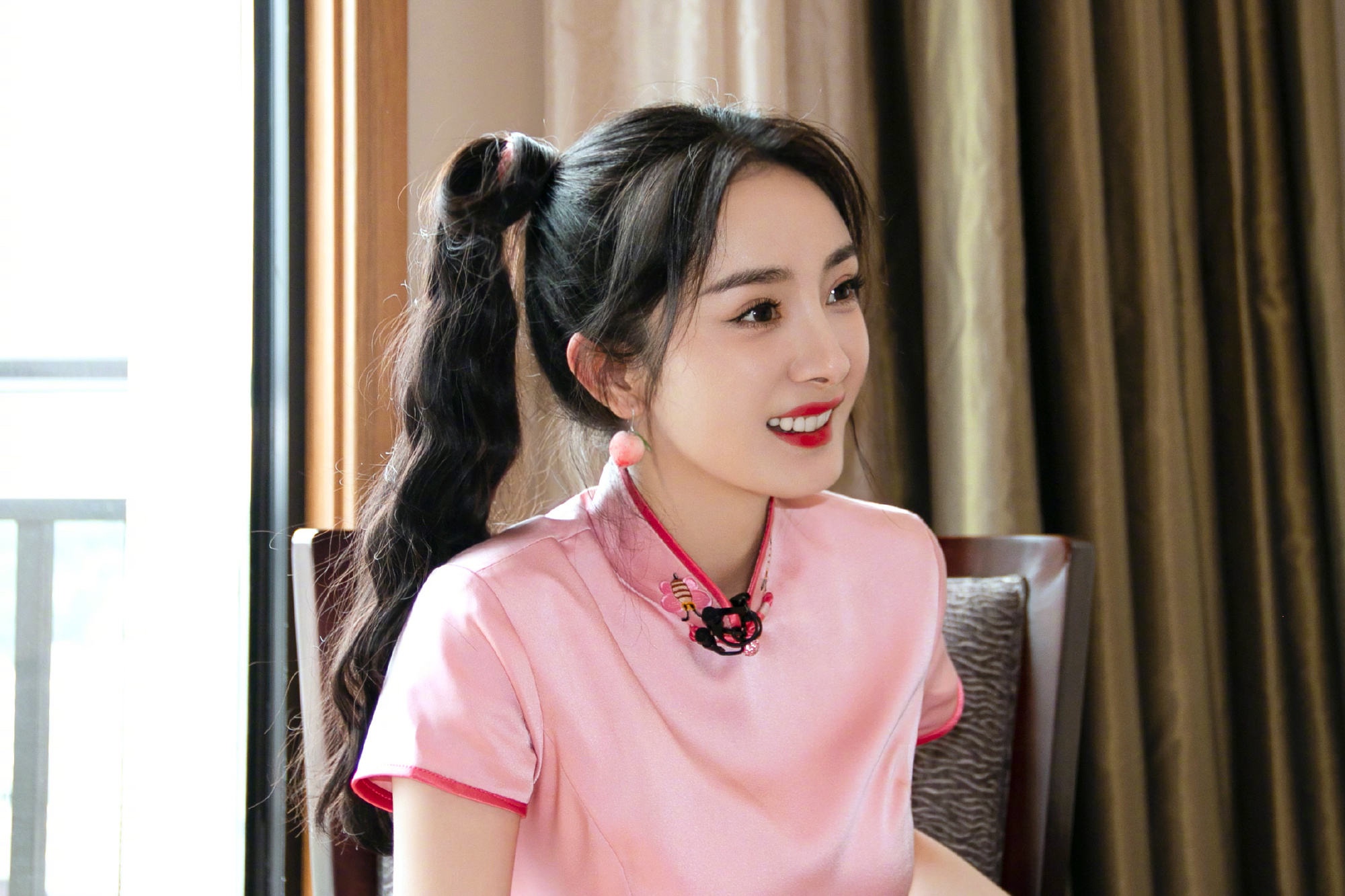 杨幂张雨绮旗袍对打,谁的身材胜一筹?大张伟带宁静等玩密逃崩溃