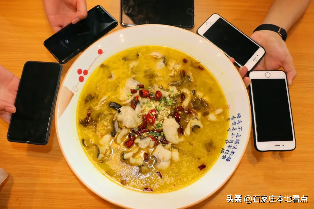 石家庄这家海鲜馆各种海鲜应有尽有，盘子比脸大