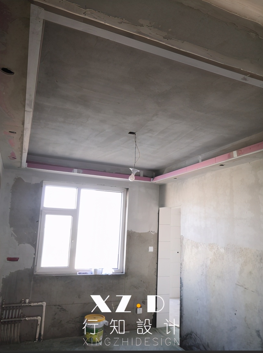 施工跟踪：电视墙暖咖色，其他墙面浅灰色，设计师不同阶段分享