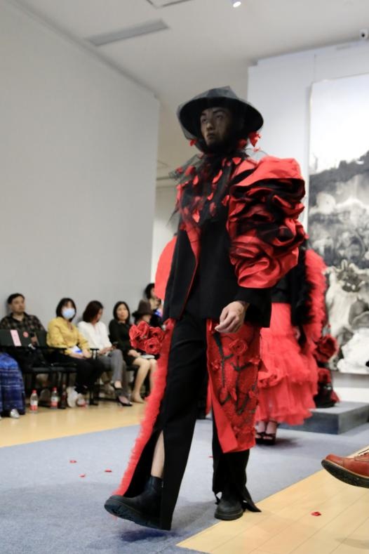 “最美美术馆”遇见“最美服装秀”江汉大学STYLE SHOW项目式教学成果展首秀圆满举行