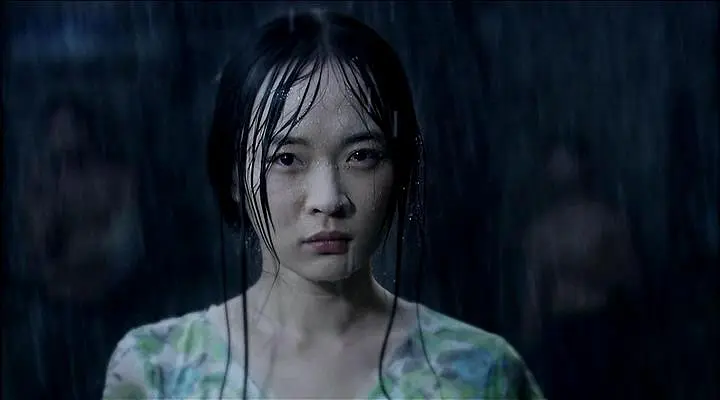 农村大学生带女友在荒郊避雨，不料引发悲剧，揭露人性的国产片