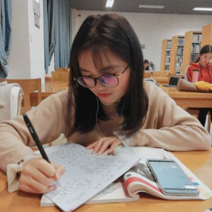 高考前没有手机，寒门女孩688分问鼎状元，她的故事让人心疼