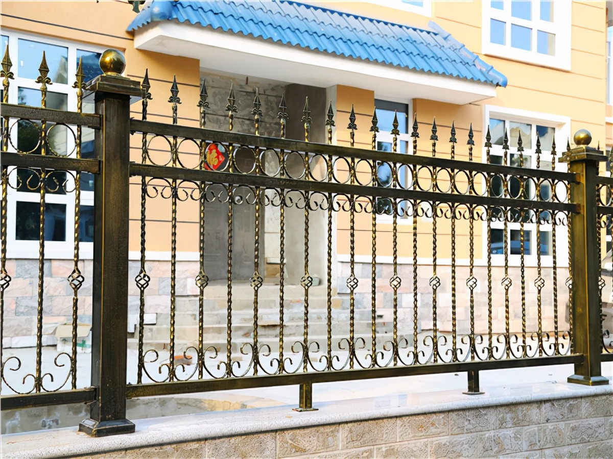 为什么铁艺围墙庭院护栏都是焊接而成的呢？