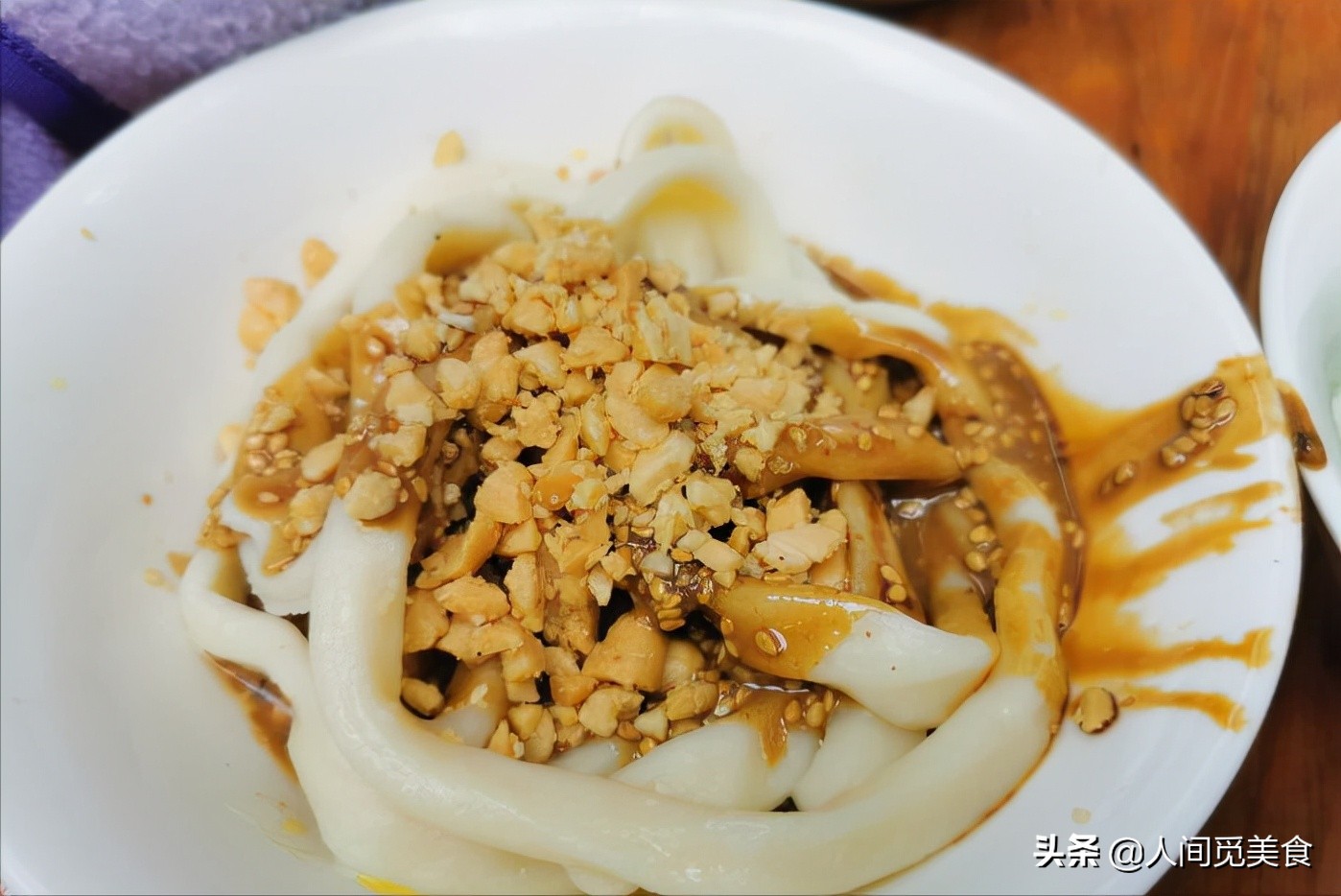 成都这家面馆规矩太多，担担面只能点1两，有人专门坐飞机来吃