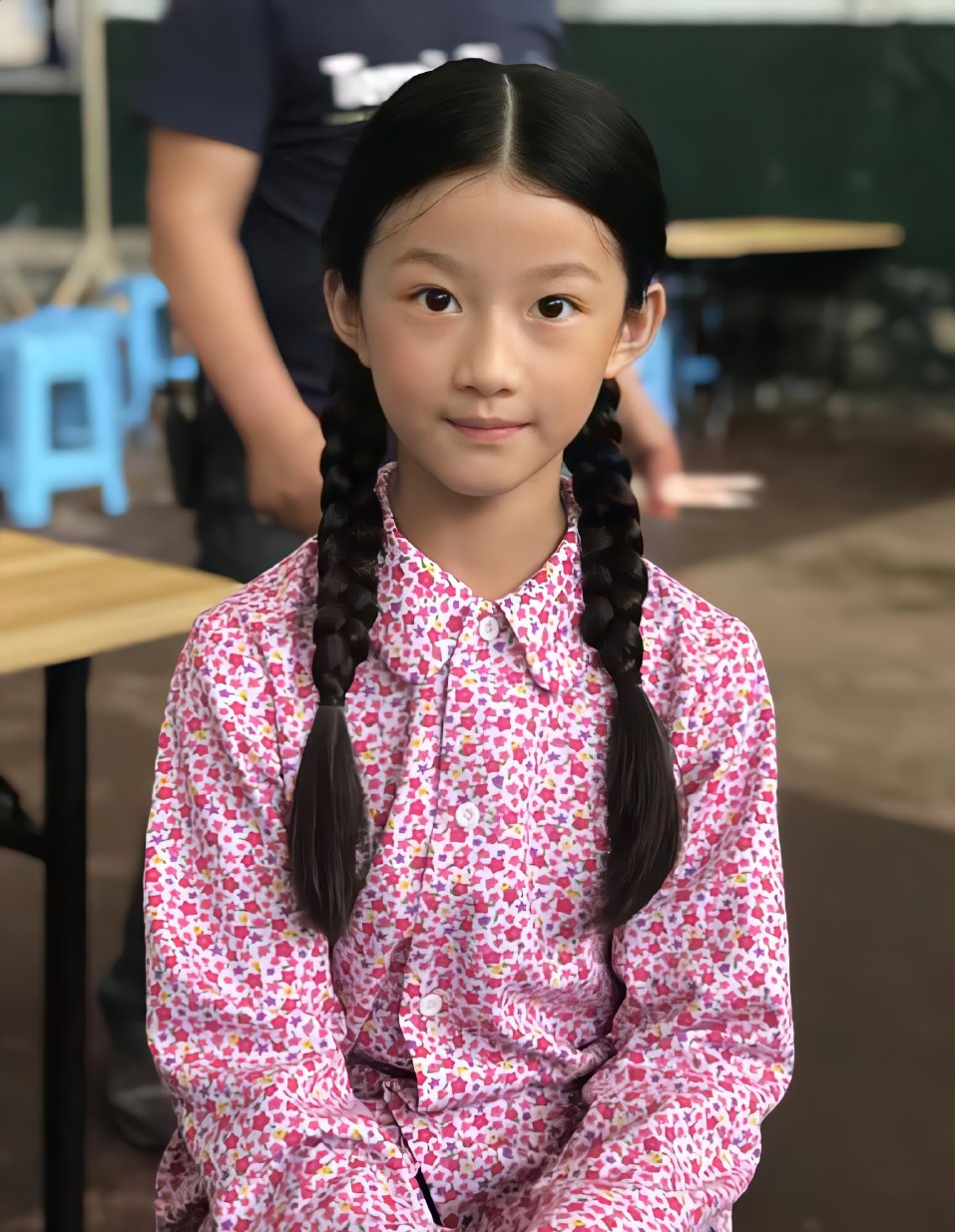 周生如故》中饰演少年时宜,此时刘琪锜的长相已经褪去了幼儿的稚嫩感