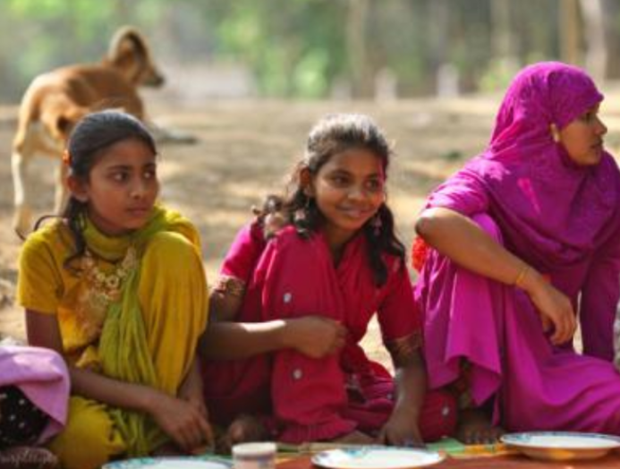 孟加拉有多荒诞？流汗又流血的制衣工厂，女性执政，充斥着贫民窟