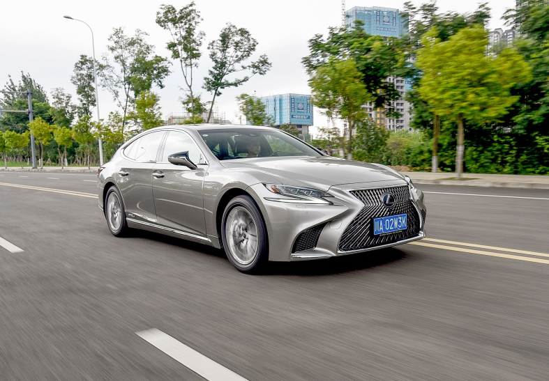 87万提了辆雷克萨斯LS，开8750公里后，车主想说句心里话