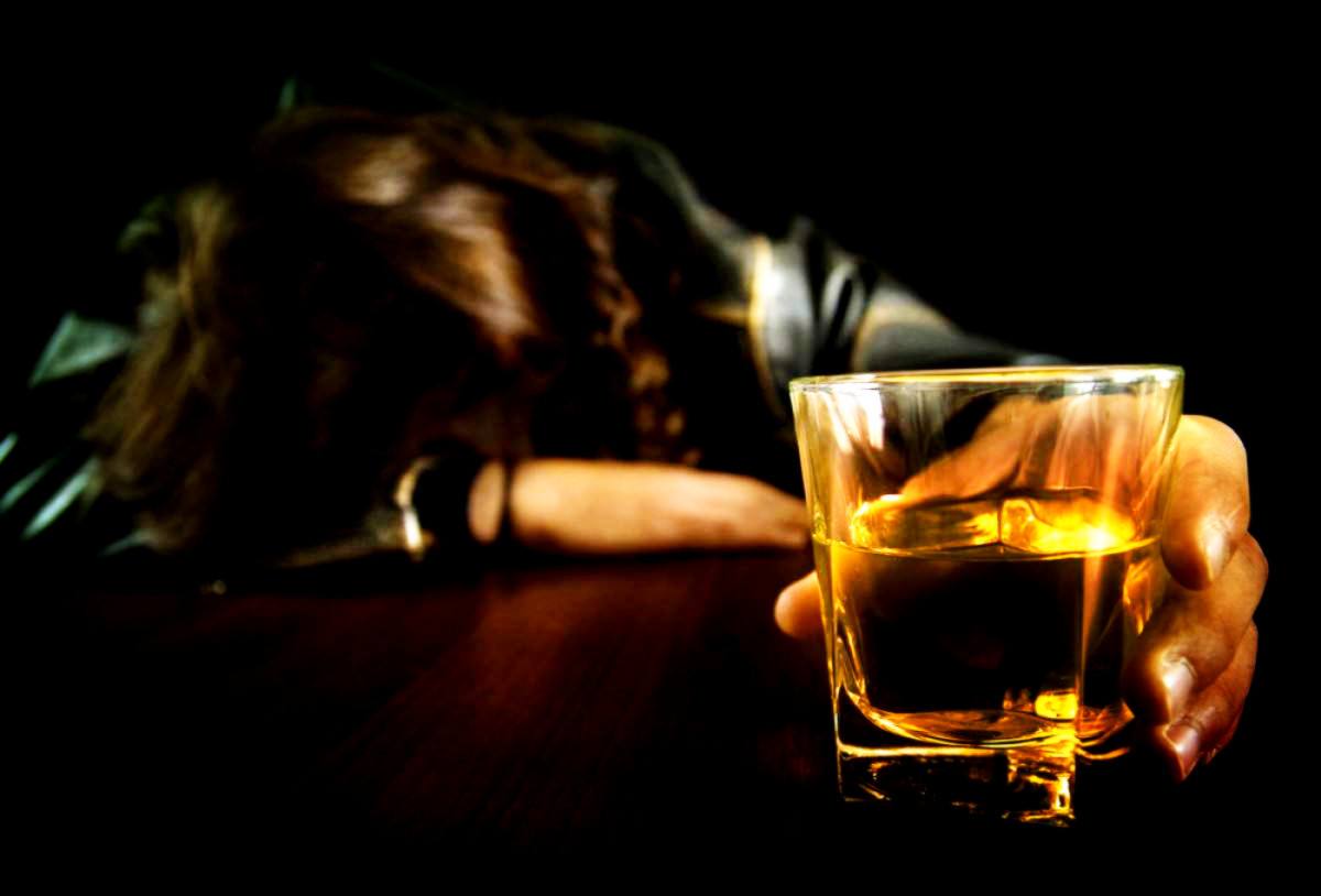 喝酒脸红宿醉头痛怎么办？糖尿病能喝酒吗？真正解酒的方法有1个