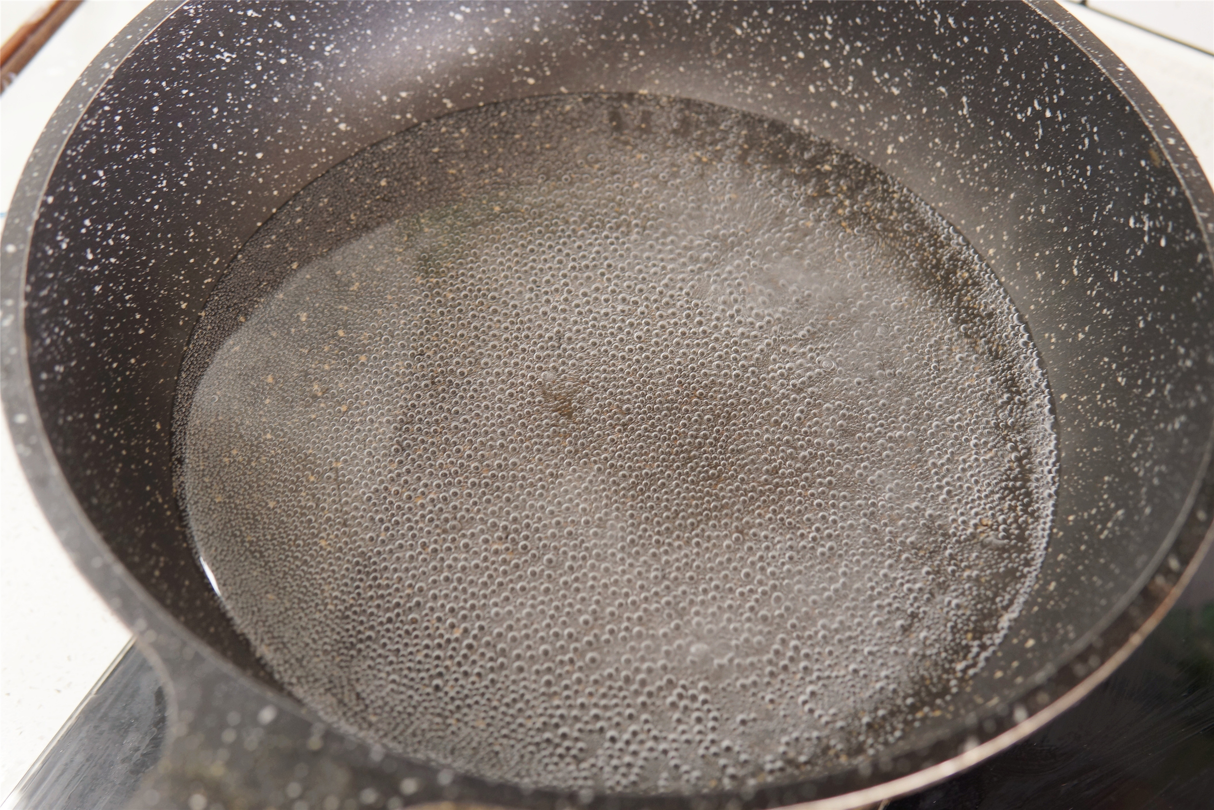 夏天牛肉的“简约”吃法，开水烫一烫，几分钟端上桌，好吃到家了