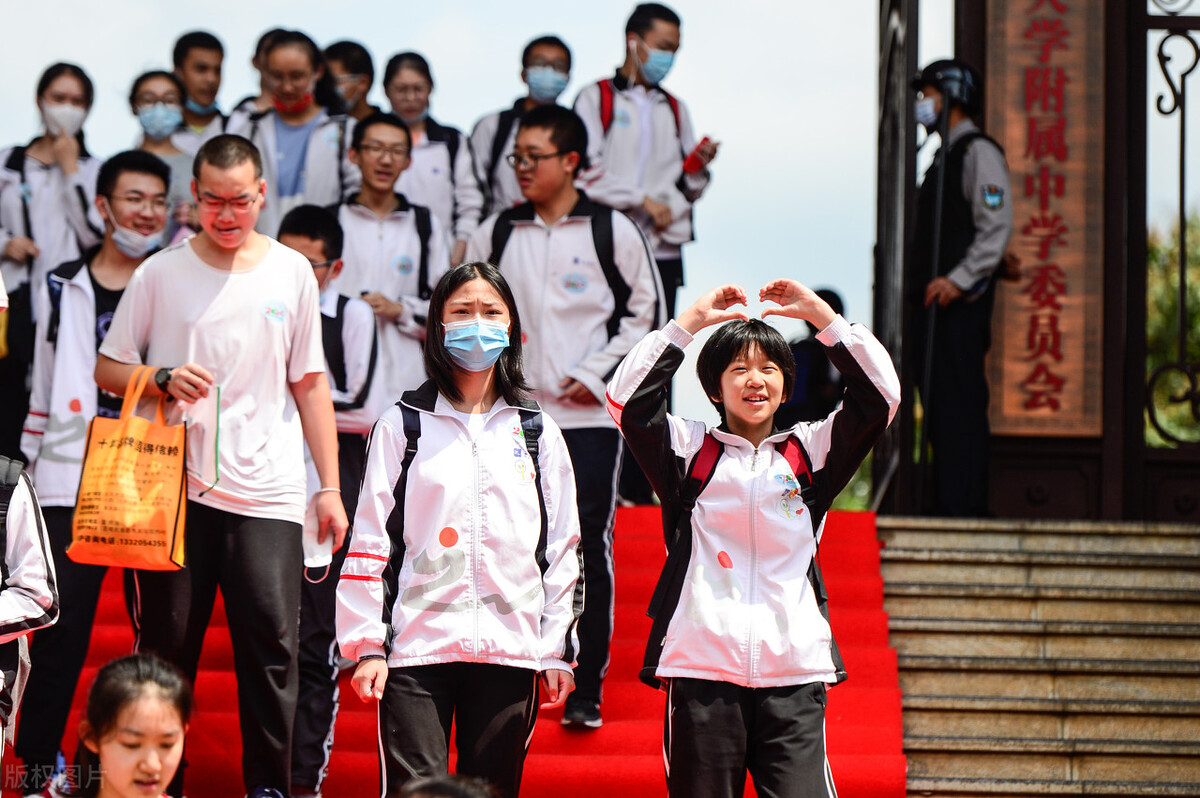 美术统考257.6文化400分，山艺VS中民VS长理VS湘大的设计谁最好？