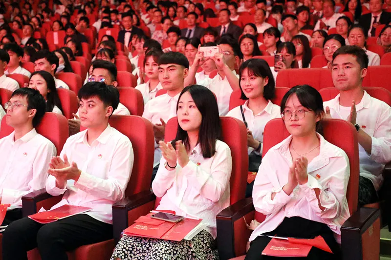 点燃爱国热情！成都文理学院用主题音乐党课，献礼建党100周年