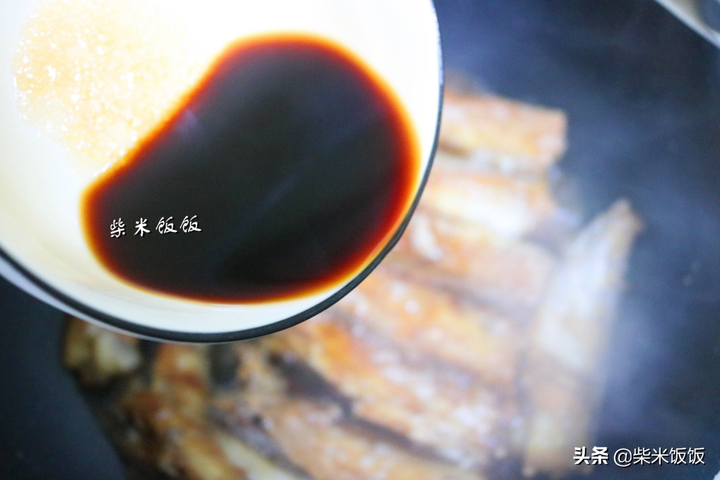 我家吃带鱼，从来不油炸！用这方法做，鱼肉不腥不碎，入味好吃