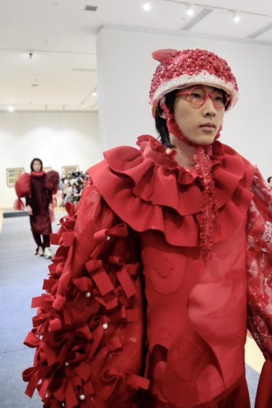 “最美美术馆”遇见“最美服装秀”江汉大学STYLE SHOW项目式教学成果展首秀圆满举行