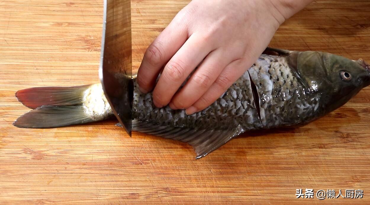 糖醋鯉魚的家常做法,糖醋鯉魚的家常做法步驟