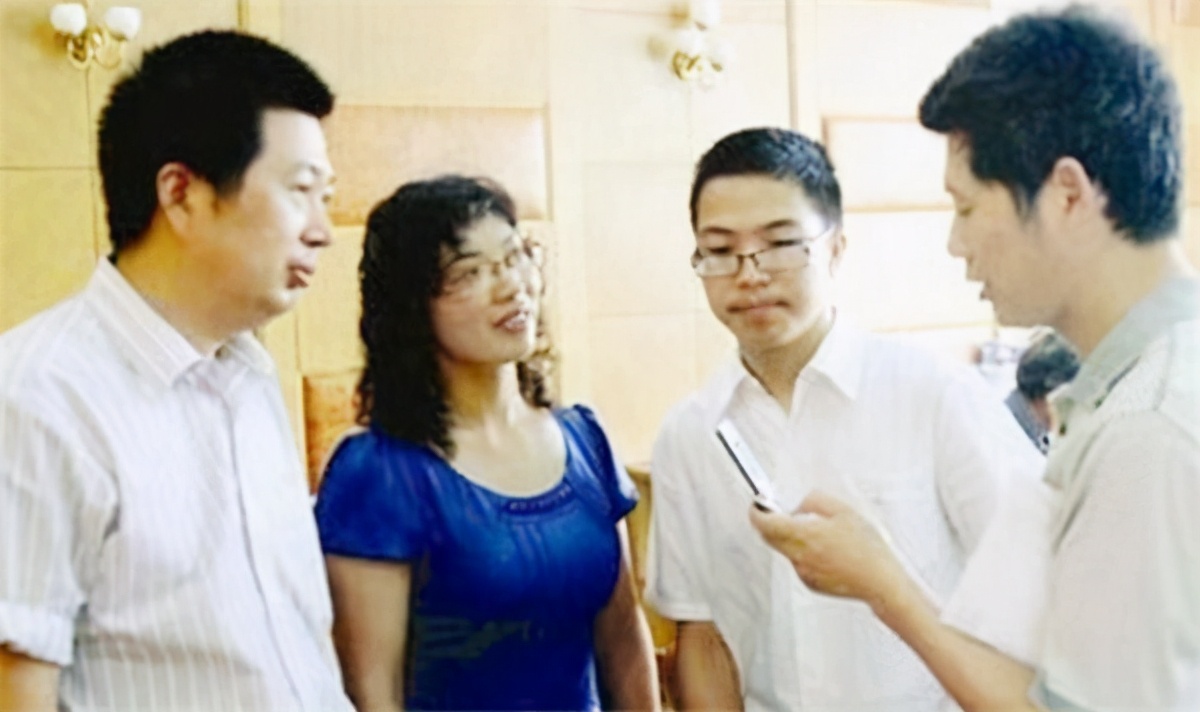 高考满分作文，30字老师不认识，阅卷组长做了近2000字注释