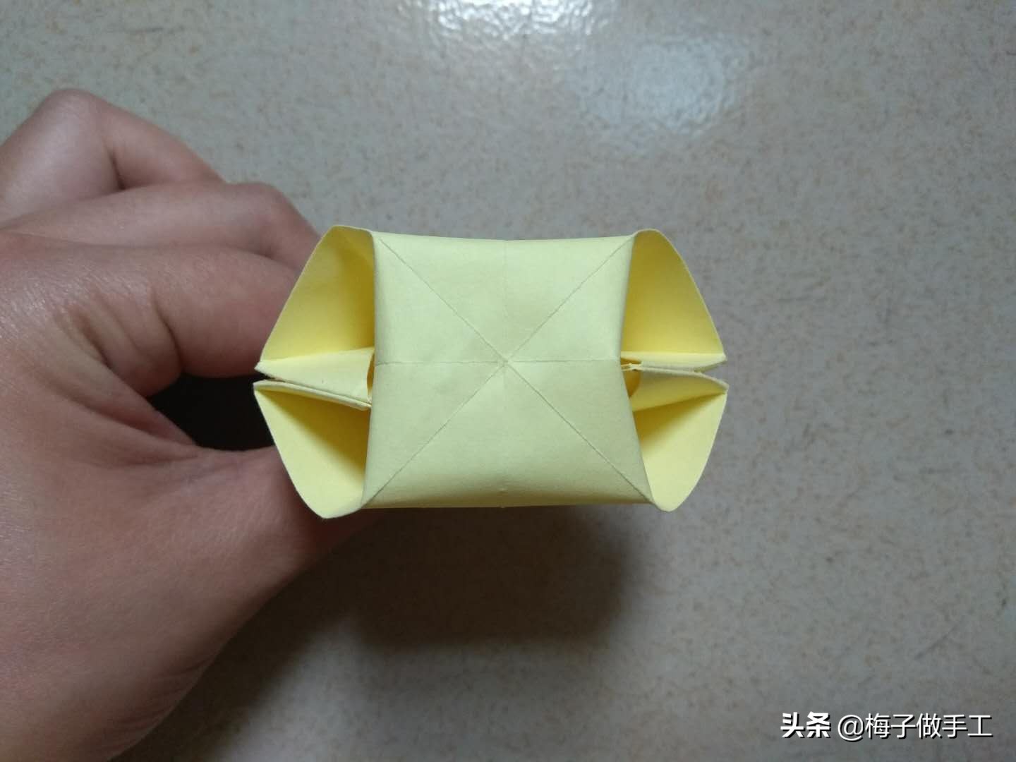 用一张正方形折纸折一颗简单的立体钻石钻石盒子立体的折法一张纸