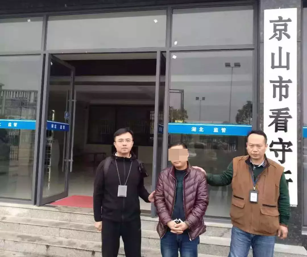湖北男子珠海猛撞宝马，对方开口5万竟人间蒸发，连逃两年！