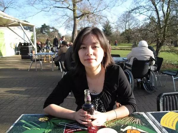 中国女翻译官燃爆了！中美交锋20分钟临场脱稿交传，太帅太牛
