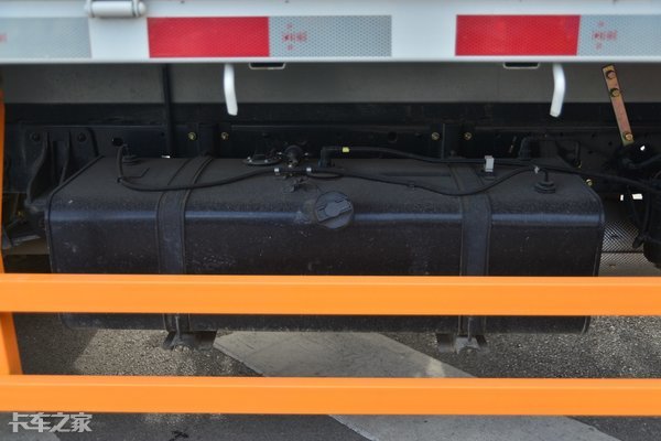 坐上去像开轿车？国六江铃凯运轻卡实力抢镜，升级的不止是内饰