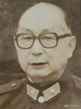 在牺牲张国居的牺牲之后，他是张国子的兄弟，他是江西省普通委员会主席，并被公认为革命烈士56岁。