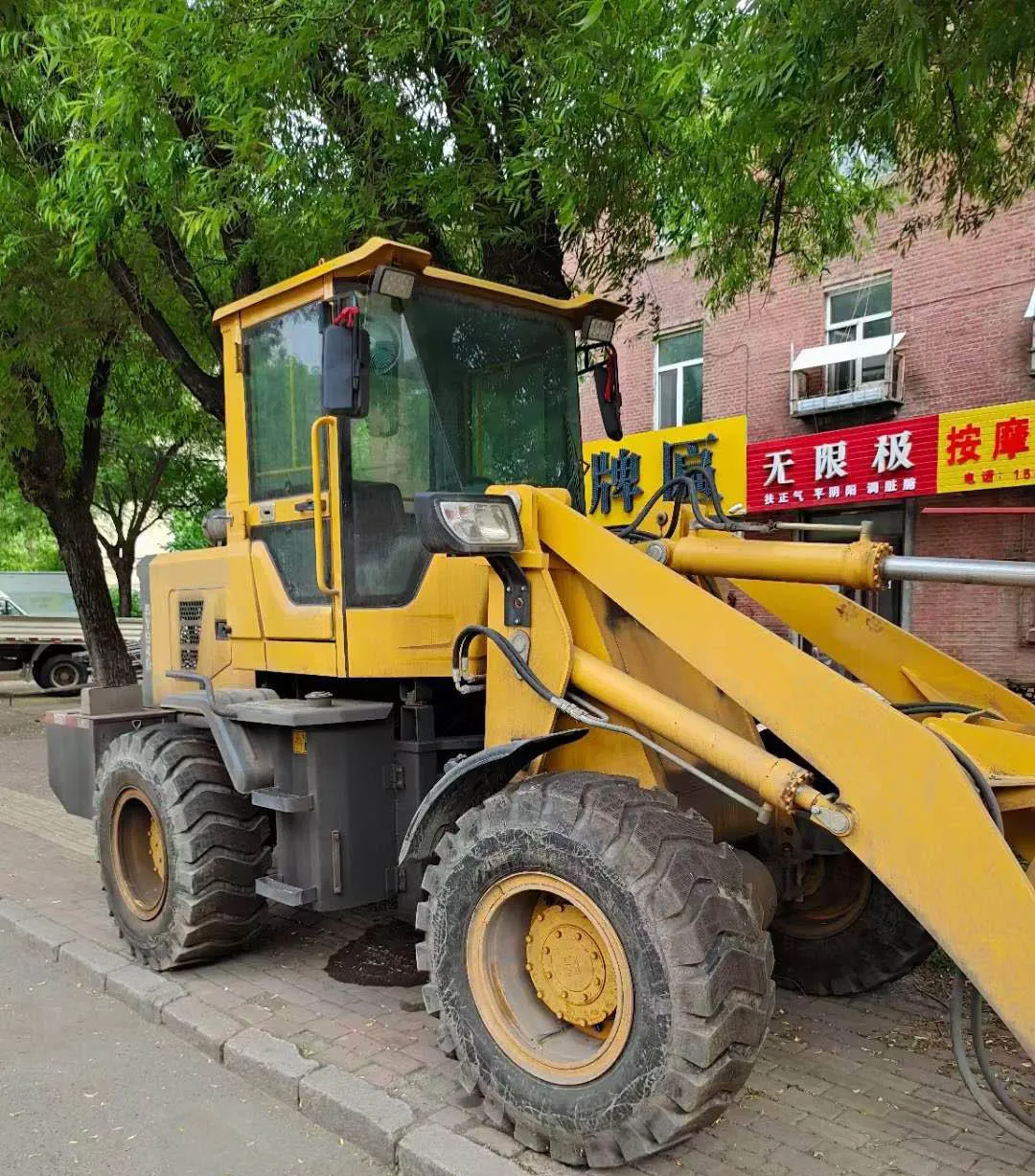 通过三个操作,小型装载机每天都能高效率