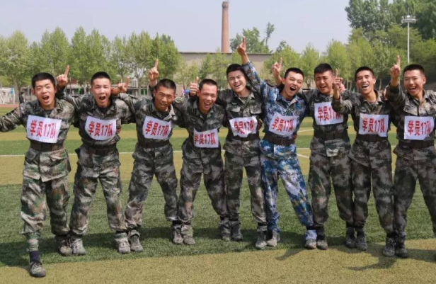 适合中等生报考的军校，录取分数低，毕业还能有“铁饭碗”