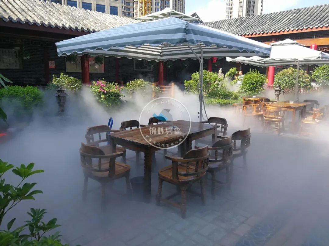 夏日炎炎,有人造雾降温超甜——锦胜雾森室内外高压喷雾降温系统 夏日炎炎,有人造雾降温超甜——锦胜雾森室内外高压喷雾降温系统
