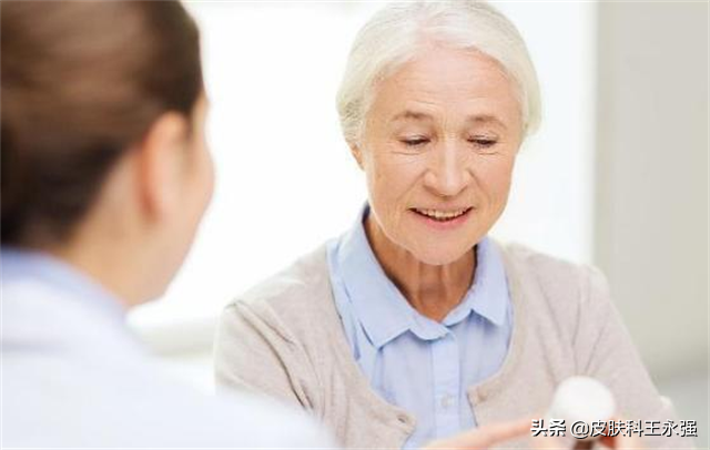长了老年斑，有办法淡化吗？是否能彻底去除，皮肤科医生给你答案