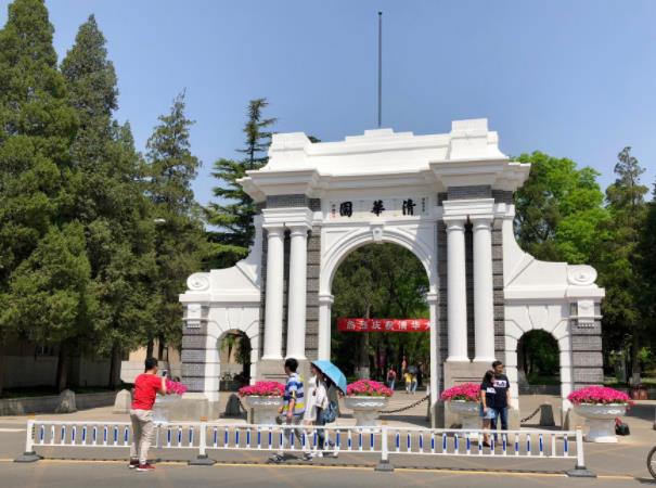 清华研究生宿舍火了，与本科生差距不是一星半点，网友评论太扎心