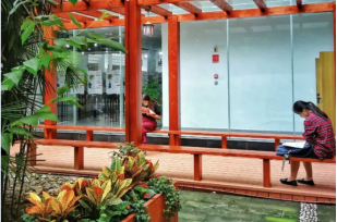 四川神仙高校：超20个食堂，宿舍三室一厅，有专属地铁站！网友：五星级体验！