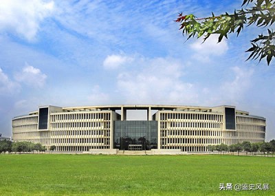 “吝啬”邵逸夫：一生捐三万栋逸夫楼，为何有的“逸”字少一点