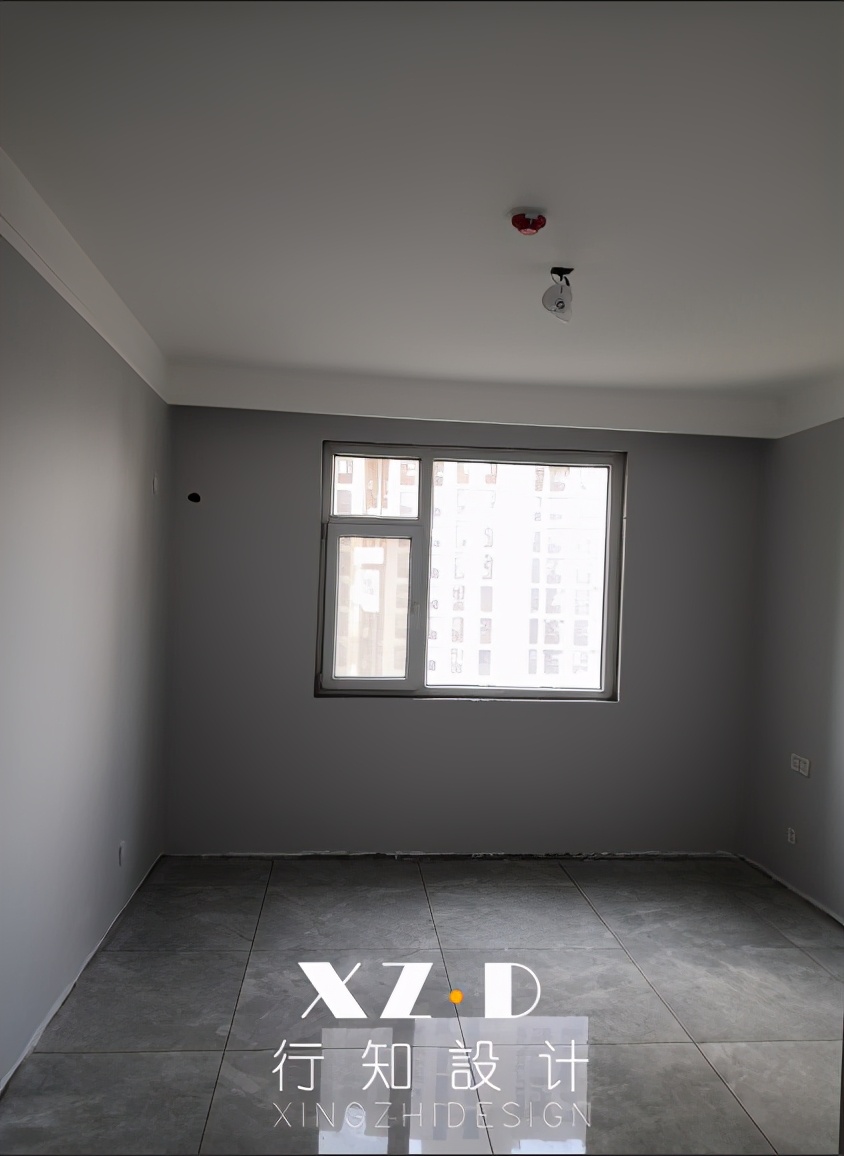 施工跟踪：电视墙暖咖色，其他墙面浅灰色，设计师不同阶段分享
