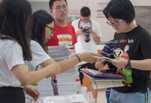 2021准大一新生须了解，录取通知书中的银行卡，还有这么大的作用